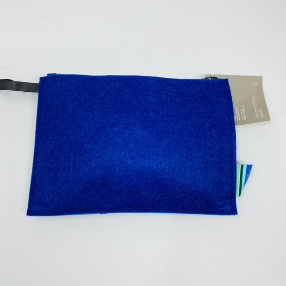 NWT United Airlines Therabody First Class Amenity Kit - Picture 2 of 3